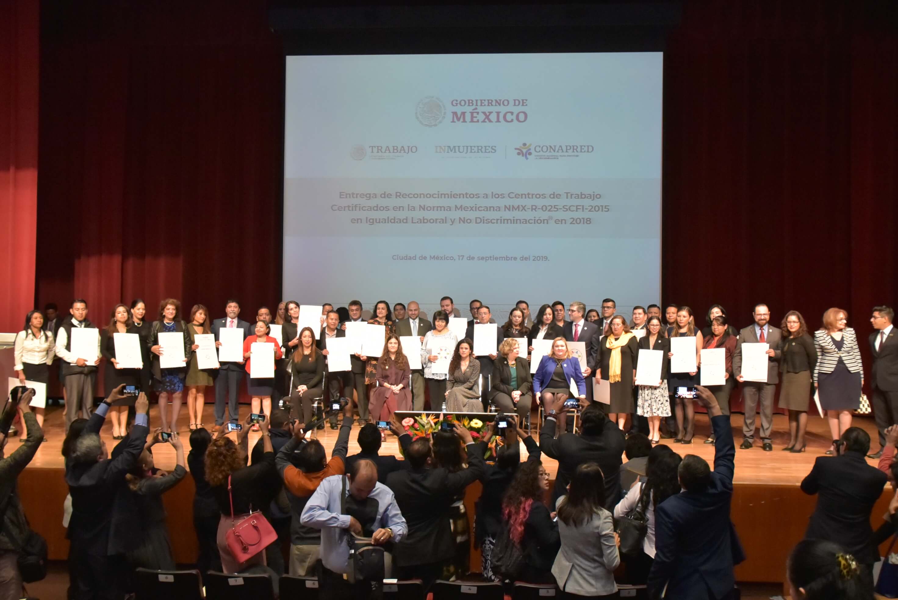 Entrega de Reconocimientos a Centros de Trabajo Certificados 2019