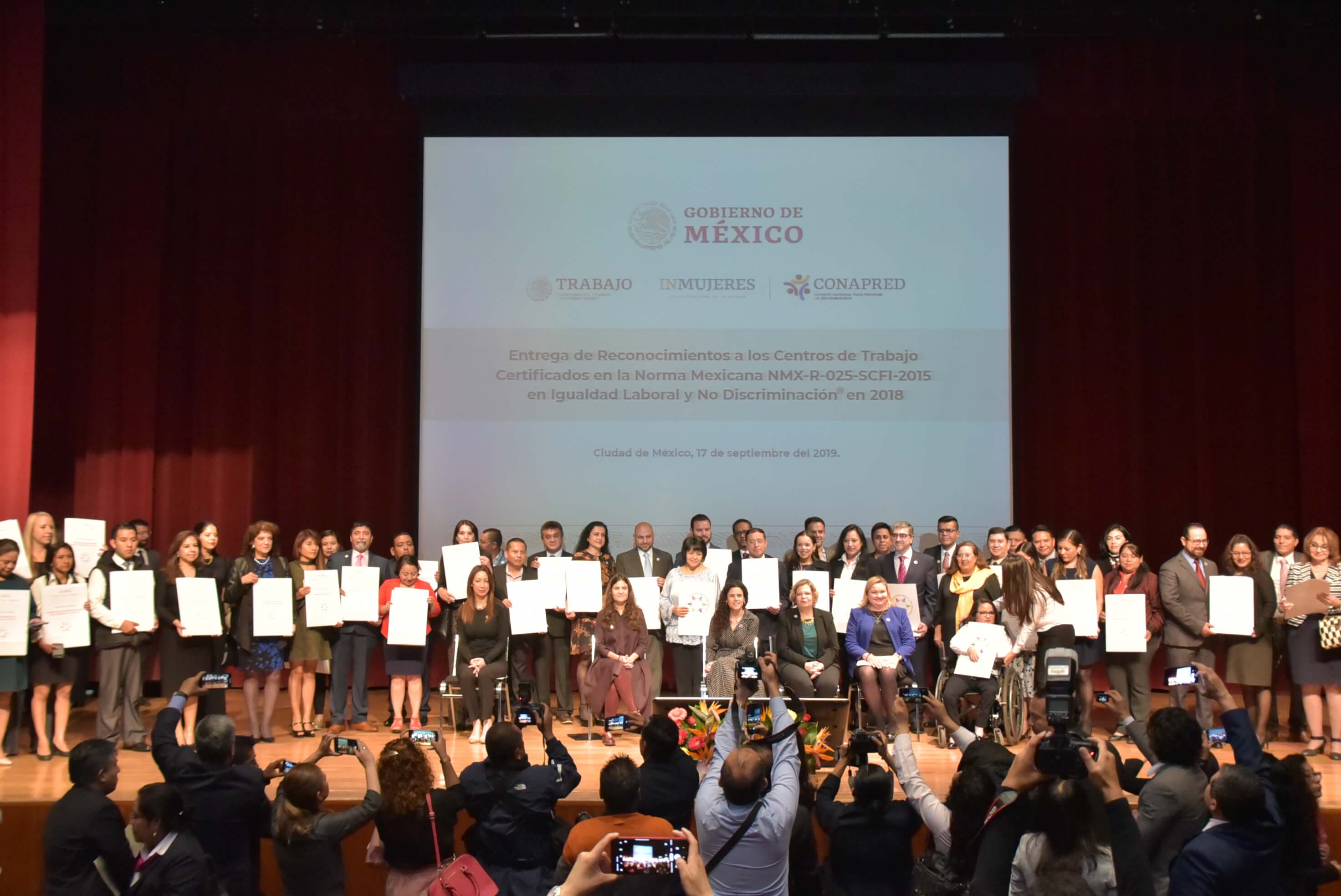 Entrega de Reconocimientos a Centros de Trabajo Certificados 2019