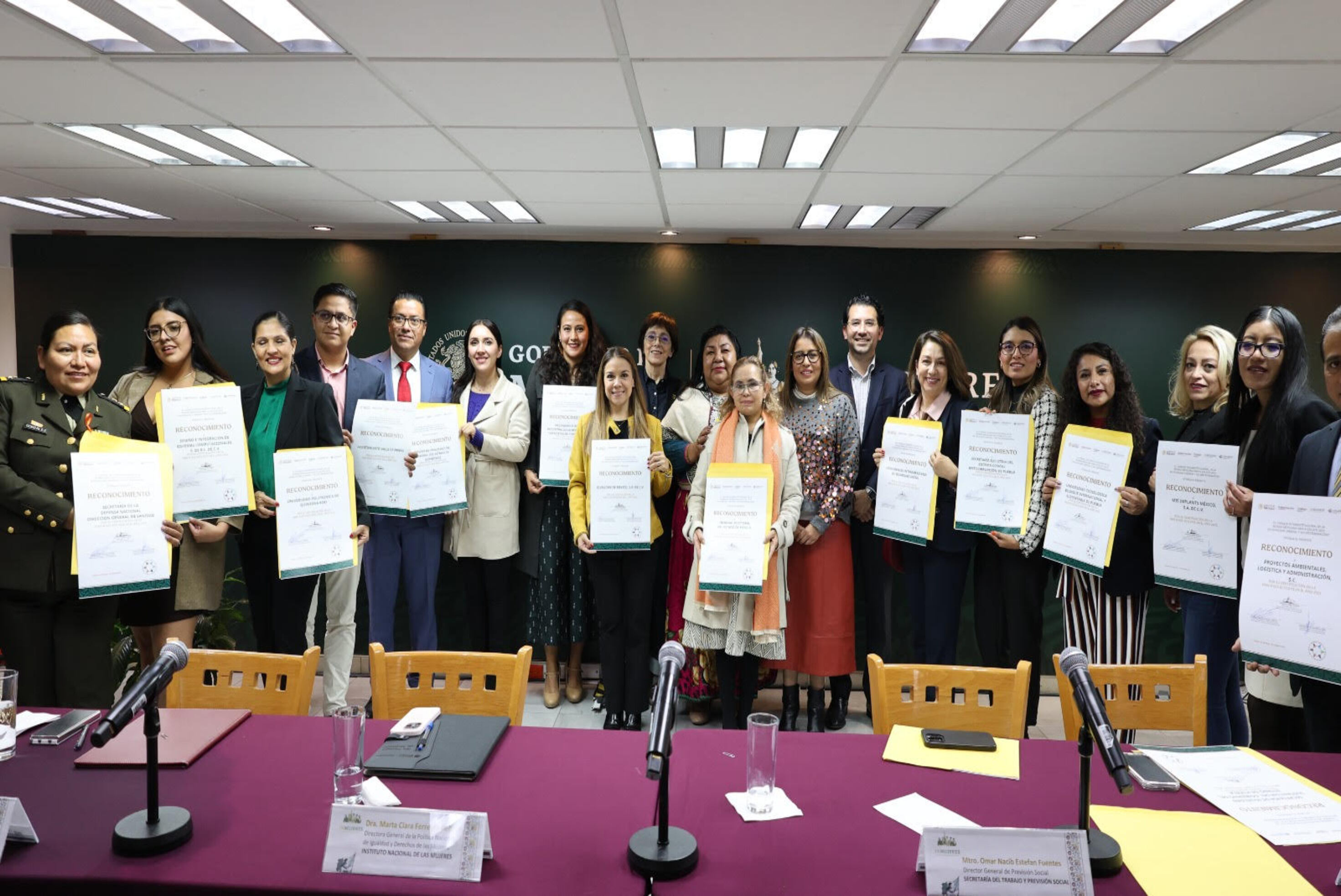 Entrega de Reconocimientos a Centros de Trabajo Certificados 2023